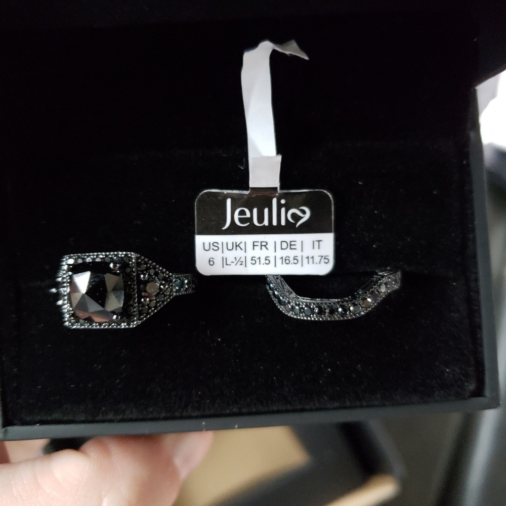 Jeulia Black Diamond ring